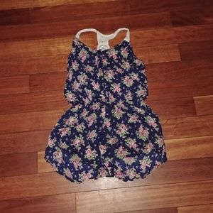 Love by Chesley Floral romper med LIKE NEW